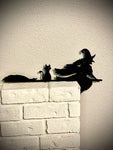 Witch Mantle Sitter